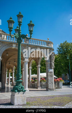 Restaurant am Piazza Giacomo Matteotti, in der Nähe von Viale Roma, im Zentrum von Bergamo Stockfoto