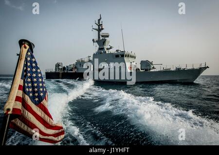 Die kuwaitische Rakete Patrouillenboot Al Yarmook dampft im Gange 15. März 2017 in den Persischen Golf.   (Foto: Corbin J. Shea / US Navy über Planetpix) Stockfoto