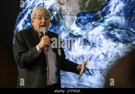 NASA Headquarters Earth Science Division Director Michael Freilich spricht bei der NASA Earth Day-Veranstaltung an der Union Station 20. April 2017 in Washington, DC.   (Foto von Joel Kowsky /NASA über Planetpix) Stockfoto