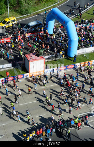 Läufer am Start des Vienna City Marathon, Wien, Wien, 22. Donaustadt, Wien, Österreich Stockfoto