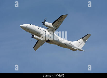 Eine Dornier 328-100 Turboprop 33 Sitz Passagierflugzeug Inverness Dalcross Flughafen in den schottischen Highlands. Stockfoto