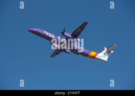 Vorbeiflug Saab 2000 Verkehrsflugzeug Abfahrt Inverness Dalcross Flughafen Manchester. Stockfoto