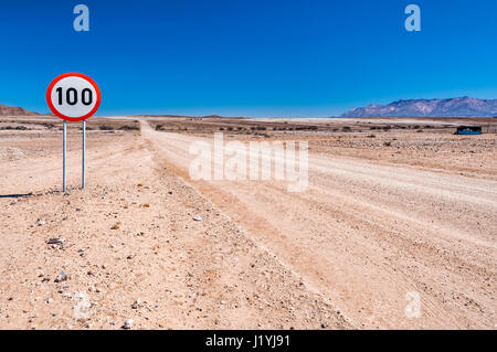 Der Hauptstraße C35 im Nordwesten Namibias. Zweigt von der C34 Henties Bay entlang der Atlantikküste und führt nordwärts bis Angola Stockfoto