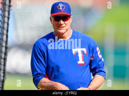 20. April 2017: Texas Rangers Manager Jeff Geländer #28 bei einem MLB-Spiel zwischen den Kansas City Royals und die Texas Rangers im Globe Life Park in Arlington, TX Texas Kansas City in 13 Innings durch 1-0 Albert Pena/CSM besiegt Stockfoto