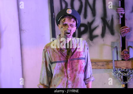 Frankfurt am Main, Deutschland. 22. April 2017. Ein Zombie in der deutschen Comic-Con Frankfurt Credit: Markus Wissmann/Alamy Live News Stockfoto