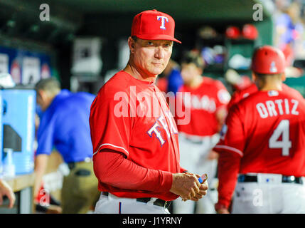 20. April 2017: Texas Rangers Manager Jeff Geländer #28 bei einem MLB-Spiel zwischen den Kansas City Royals und die Texas Rangers im Globe Life Park in Arlington, TX Texas Kansas City in 13 Innings durch 1-0 Albert Pena/CSM besiegt Stockfoto