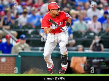 20. April 2017: Texas Rangers Center Fielder Carlos Gomez #14 bei einem MLB-Spiel zwischen den Kansas City Royals und die Texas Rangers im Globe Life Park in Arlington, TX Texas Kansas City in 13 Innings durch 1-0 Albert Pena/CSM besiegt Stockfoto