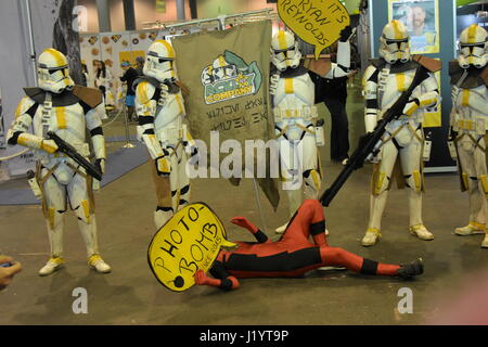 Frankfurt am Main, Deutschland. 22. April 2017. Cosplayer in der deutschen Comic-Con Frankfurt Credit: Markus Wissmann/Alamy Live News Stockfoto