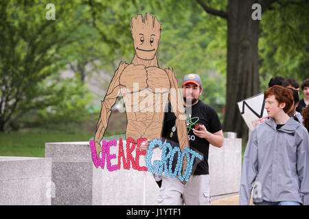 Washington DC, USA. 22. April 2017. Aktivisten und Demonstranten marschieren, Kapitol der Vereinigten Staaten im Rahmen des Marsches für Science Rallye auf Erde Tag Kredit: Joseph Gruber/Alamy Live News Stockfoto