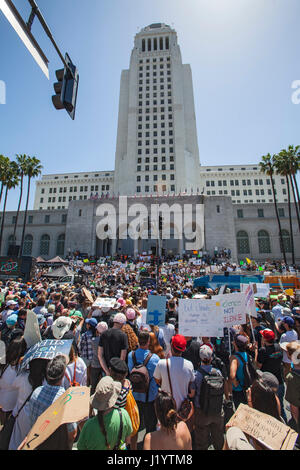 Los Angeles, USA. 22. April 2017. März für die Wissenschaft, die Innenstadt von Los Angeles, Earth Day, 22. April 2017 Credit: Bürger des Planeten/Alamy Live-Nachrichten Stockfoto
