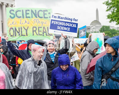 Washington DC, USA. 22. April 2017. Eine Szene aus der Marsch für die Wissenschaft in Washington, D.C., 22. April 2017 Credit: Stefan Knaben/Alamy Live News Stockfoto