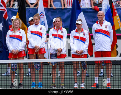 22. April 2017 - Wesley Chapel, Florida, USA-The-Tschechische Republik-Team während der Eröffnungsfeier des Fed Cup World Group Halbfinales zwischen der Tschechischen Republik und den Vereinigten Staaten im Saddlebrook Resort. Del Mecum/CSM Stockfoto