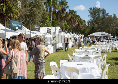 Sydney, Australien. 23. April 2017. Sonntag, 23. April 2017. Die Sehenswürdigkeiten und Geräusche der Hunter Valley Wein Winzer kommen in Avalon auf Sydneys Nordstrände für ein Essen und Wein Festival Veranstaltung. Sydney, Australien-Credit: Martin Beere/Alamy Live News Stockfoto