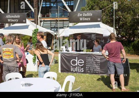 Sydney, Australien. 23. April 2017. Sonntag, 23. April 2017. Die Sehenswürdigkeiten und Geräusche der Hunter Valley Wein Winzer kommen in Avalon auf Sydneys Nordstrände für ein Essen und Wein Festival Veranstaltung. Sydney, Australien-Credit: Martin Beere/Alamy Live News Stockfoto