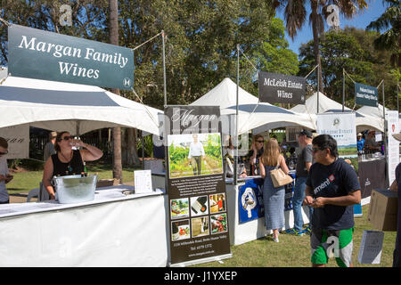 Sydney, Australien. 23. April 2017. Sonntag, 23. April 2017. Die Sehenswürdigkeiten und Geräusche der Hunter Valley Wein Winzer kommen in Avalon auf Sydneys Nordstrände für ein Essen und Wein Festival Veranstaltung. Sydney, Australien-Credit: Martin Beere/Alamy Live News Stockfoto