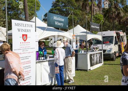 Sydney, Australien. 23. April 2017. Sonntag, 23. April 2017. Die Sehenswürdigkeiten und Geräusche der Hunter Valley Wein Winzer kommen in Avalon auf Sydneys Nordstrände für ein Essen und Wein Festival Veranstaltung. Sydney, Australien-Credit: Martin Beere/Alamy Live News Stockfoto