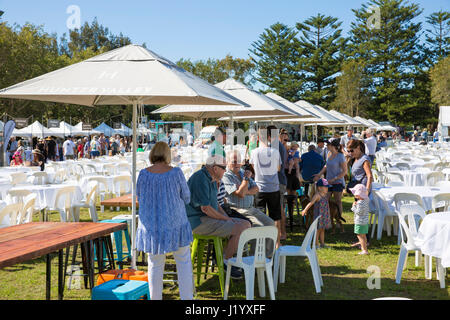 Sydney, Australien. 23. April 2017. Sonntag, 23. April 2017. Die Sehenswürdigkeiten und Geräusche der Hunter Valley Wein Winzer kommen in Avalon auf Sydneys Nordstrände für ein Essen und Wein Festival Veranstaltung. Sydney, Australien-Credit: Martin Beere/Alamy Live News Stockfoto