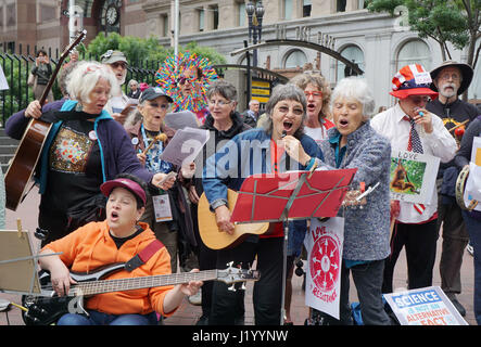 San Francisco, USA. 22. April 2017. Mitmachen in der Earth Day Feierlichkeiten in der Innenstadt von San Francisco, USA, 22. April 2017. Bildnachweis: Xu Yong/Xinhua/Alamy Live-Nachrichten Stockfoto