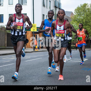 London, Uk, 23thApril. Männerrennen in London Marathon Führer Daniel WANJIRU, Bedan KAROKI. Stockfoto