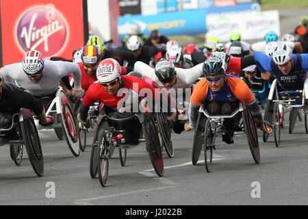 LONDON, UK, 23, APR, 2017: Elite Rollstuhl Racer zu Beginn der Virgin London Marathon 2017 auf Blackheath. Stockfoto