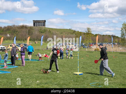 Sunderland, Vereinigtes Königreich. 23. April 2017. Aktive Sunderland BIG 3 in 1 Veranstaltung für Familien am Herrington Country Park. Schläger und Ball. Bildnachweis: Washington Imaging/Alamy Live-Nachrichten Stockfoto