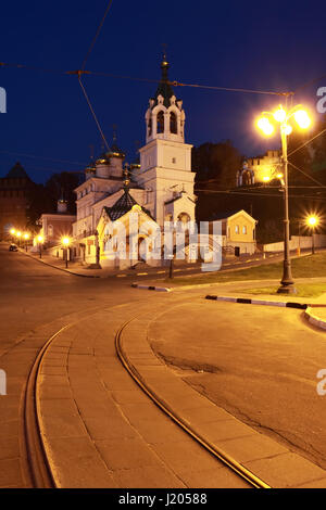 Eine Ansicht der Kirche St. Johannes der Täufer in Nischni Nowgorod in der Nacht Stockfoto