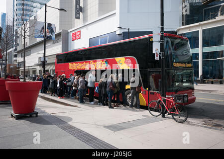 Menschen Internat Tourbus in Toronto Stockfoto