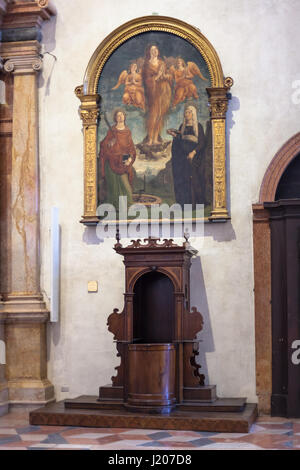 VERONA, Italien - 27. März 2017: Dekoration der Chiesa di Sant Anastasia in Verona Stadt. Sant Anastasia ist eine Kirche des Dominikanerordens in Verona, es Stockfoto