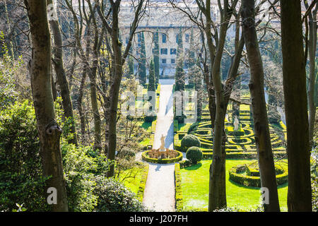 VERONA, Italien - 27. März 2017 - oben Blick auf Giusti-Garten (Giardino Giusti) in Verona Stadt im Frühjahr. Giusti Garten ist der italienischen Renaissance Stockfoto