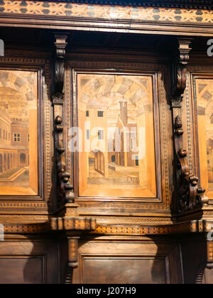 VICENZA, Italien - 28. März 2017: Stühle in Chiesa di Santa Corona in Vicenca. Bau der Kirche wurde 1261 als Haus einen Dorn aus der Krone begonnen. Stockfoto