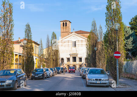 MANTUA, Italien - 31. März 2017: Ansicht der Chiesa di San Sebastiano von Viale Rimembranze in Mantua Stadt im Frühjahr. Mantua (Mantova) ist eine Stadt, Lombardei Stockfoto