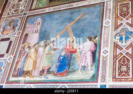 PADUA, Italien - 1. April 2017: Wandmalereien in der Scrovegni-Kapelle (Cappella Degli Scrovegni, Arena-Kapelle). Die Kirche enthält ein Freskenzyklus von Giotto Stockfoto