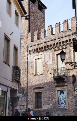 PADUA, Italien - 1. April 2017: mittelalterliche Haus auf der Strasse via del Santo in Padua Stadt im Frühjahr Mitte. Padua ist eine Stadt und Comune in Venetien, der Kopf Stockfoto