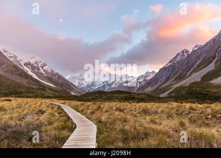 Sunrise, Trail durch Hooker Valley, hinten Mount Cook, Mount Cook Nationalpark, Südalpen, Canterbury Region Southland Stockfoto
