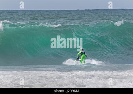 Jet-Ski Tricks, Atlantik, Portugal, Europa Stockfoto