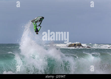 Jet-Ski Tricks, Atlantik, Portugal, Europa Stockfoto