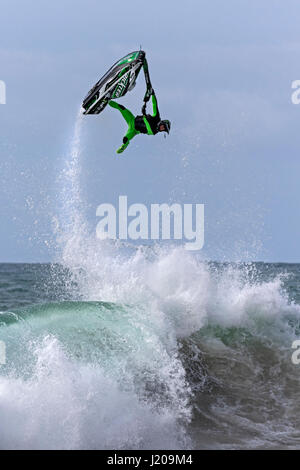 Jet-Ski Tricks, Atlantik, Portugal, Europa Stockfoto