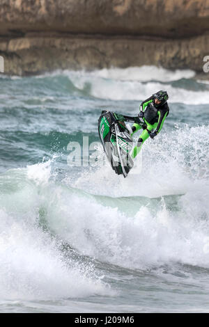 Jet-Ski Tricks, Atlantik, Portugal, Europa Stockfoto