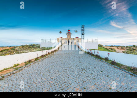 Leuchtturm Farol Ponta da Piedade, in der Nähe von Lagos, ALgarve-Region in Portugal Stockfoto