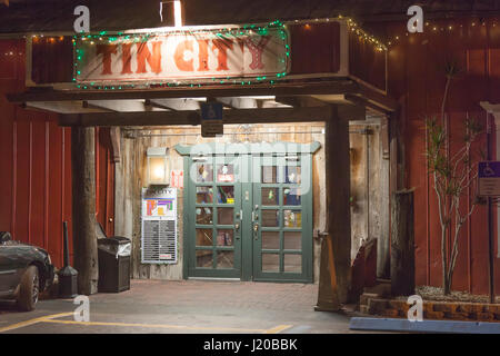 Naples, Fl, USA - 21. März 2017: Tin City - die Altstadt Neapels mit vielen Geschäften und Restaurants. Florida, United States Stockfoto