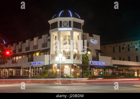 Naples, Fl, USA - 21. März 2017: Straße in der Stadt Neapel, nachts beleuchtet. Florida, United States Stockfoto