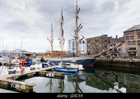 Großsegler, S.V.Kaskelot, festgemacht neben dem Barbican in Sutton Harbour, Plymouth, UK, April 2017. Stockfoto