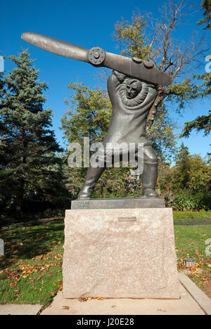 Bronzeskulptur von Leo Mol repräsentieren die Aviator Tom Lamb, Leo Mol Sculpture Garden in Assiniboine Park, Winnipeg, Manitoba, Kanada Stockfoto