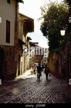 Straße. Santillana del Mar, Kantabrien, Spanien. Stockfoto