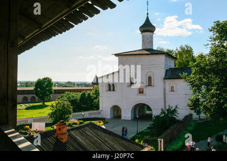 Verkündigung-Tor-Kirche, erbaut als Heiligen Tore an der Wende des XVI. — XVII Jahrhundert, nach der Bau der Steinmauer in der Kloster-Wal war Stockfoto