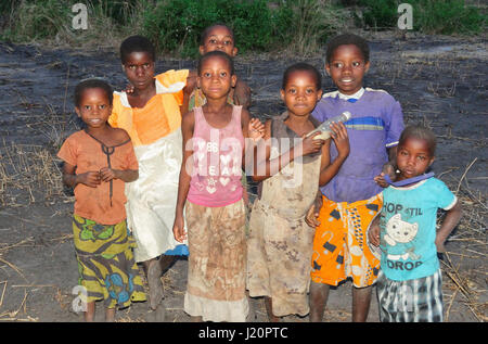 Malawische Kinder nachts Stockfoto