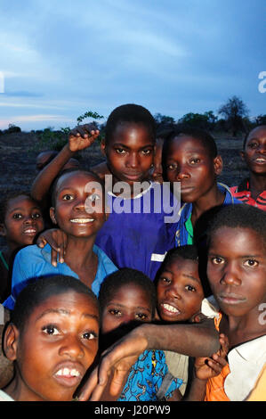 Malawische Kinder nachts Stockfoto