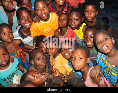 Malawische Kinder nachts Stockfoto