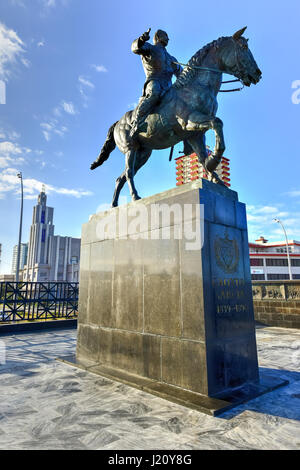 Eine Statue von Calixto García, ein drei-Sterne-General, kämpfte für die Unabhängigkeit Kubas, steht entlang des Malecon in Havanna, Kuba. Stockfoto