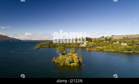 Kleinen namenlosen Insel, Lake Tarawera, Rotorua, Bay of Plenty, New Zealand Stockfoto